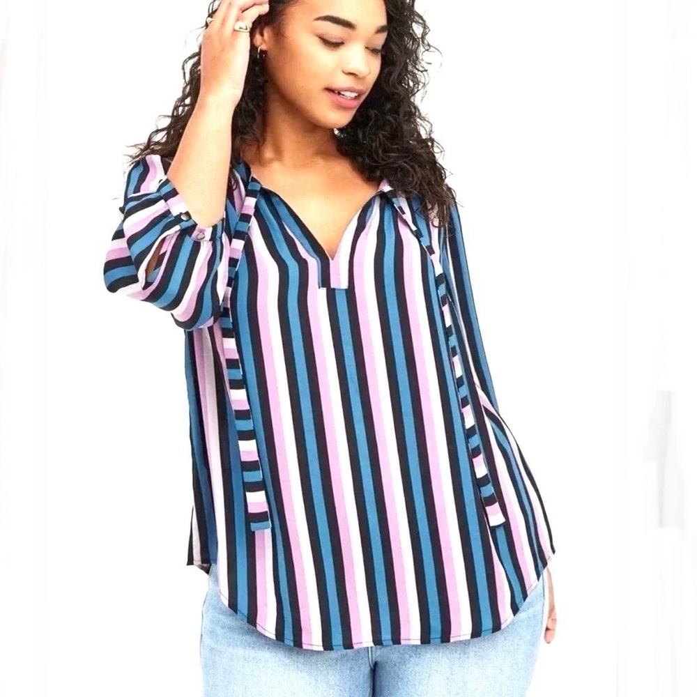 🆕🌺TORRID Beautiful Striped Top🌺